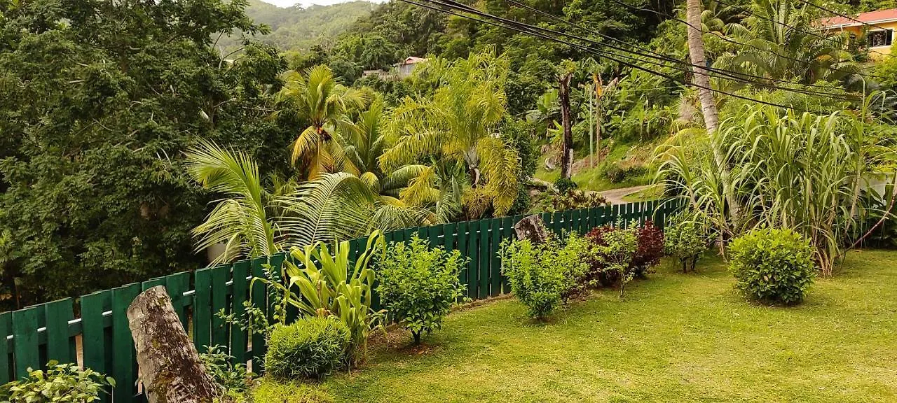 Guest house Chalets Des Vacances Takamaka