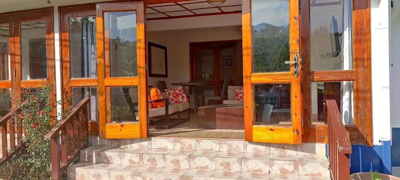 ** Guest house Chalets Des Vacances Takamaka Seychelles
